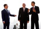 8 апреля 2010 года. Президент России Дмитрий Медведев, президент Чехии Вацлав Клаус, президент США Барак Обама (слева направо) во время совместного фотографирования в резиденции президента Чехии Пражском Граде. Место: Чехия, Прага. Автор: Дмитрий Астахов/РИА Новости. Переговоры Дмитрия Медведева и Барака Обамы