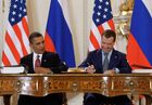 8 апреля 2010 года. Президент России Дмитрий Медведев и президент США Барак Обама (справа налево) во время церемонии подписания Договора о мерах по дальнейшему сокращению и ограничению стратегических наступательных вооружений (СНВ). Церемония прошла в Испанском зале резиденции президента Чехии Пражском Граде. Место: Чехия, Прага. Автор: Дмитрий Астахов/РИА Новости. Дмитрий Медведев и Барак Обама подписали новый договор по СНВ