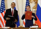 8 апреля 2010 года. Президент России Дмитрий Медведев и президент США Барак Обама (справа налево) во время церемонии подписания Договора о мерах по дальнейшему сокращению и ограничению стратегических наступательных вооружений (СНВ). Церемония прошла в Испанском зале резиденции президента Чехии Пражском Граде. Место: Чехия, Прага. Автор: Дмитрий Астахов/РИА Новости. Дмитрий Медведев и Барак Обама подписали новый договор по СНВ
