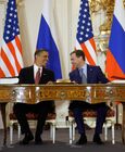 8 апреля 2010 года. Президент России Дмитрий Медведев и президент США Барак Обама (справа налево) во время церемонии подписания Договора о мерах по дальнейшему сокращению и ограничению стратегических наступательных вооружений (СНВ). Церемония прошла в Испанском зале резиденции президента Чехии Пражском Граде. Место: Чехия, Прага. Автор: Дмитрий Астахов/РИА Новости. Дмитрий Медведев и Барак Обама подписали новый договор по СНВ