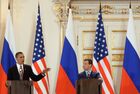 8 апреля 2010 года. Президент России Дмитрий Медведев и президент США Барак Обама (справа налево) во время совместной пресс-конференции после церемонии подписания Договора о мерах по дальнейшему сокращению и ограничению стратегических наступательных вооружений (СНВ). Церемония прошла в Испанском зале резиденции президента Чехии Пражском Граде. Место: Чехия, Прага. Автор: Дмитрий Астахов/РИА Новости. Совместная пресс-конференция Дмитрия Медведева и Барака Обамы