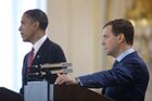 8 апреля 2010 года. Президент России Дмитрий Медведев и президент США Барак Обама (справа налево) во время совместной пресс-конференции после церемонии подписания Договора о мерах по дальнейшему сокращению и ограничению стратегических наступательных вооружений (СНВ). Церемония прошла в Испанском зале резиденции президента Чехии Пражском Граде. Место: Чехия, Прага. Автор: Дмитрий Астахов/РИА Новости. Совместная пресс-конференция Дмитрия Медведева и Барака Обамы