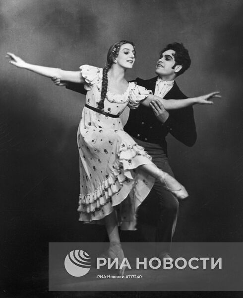 Сцена из балета Р. Глиэра "Медный всадник"