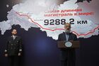 Президент межрегиональной общественной организации "Ассоциация полярников", первый вице-президент Русского географического общества (РГО) Артур Чилингаров (справа) и вице-президент по пассажирским перевозкам ОАО "Российские железные дороги" Михаил Акулов на презентации поезда "Россия" в рамках совместного историко-географического проекта Русского географического общества и ОАО "РЖД", посвященного 100-летию со дня завершения строительства Транссиба и 50-летию поезда № 1/2 "Россия" Москва – Владивосток. Место: Россия, Москва. Автор: Илья Питалев/РИА Новости. Отправление поезда "Россия" Москва – Владивосток
