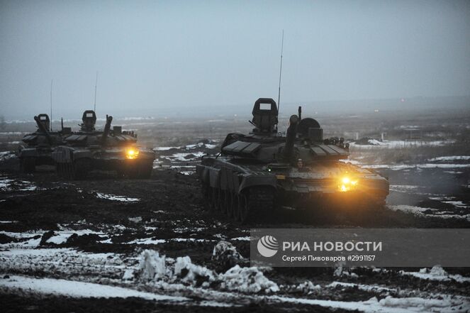 Танки Т-72 Б3 во время полевых учений на полигоне "Кадамовский" в Ростовской области. Место: Россия, Ростовская область. Автор: Сергей Пивоваров/РИА Новости. Военные учения в Ростовской области