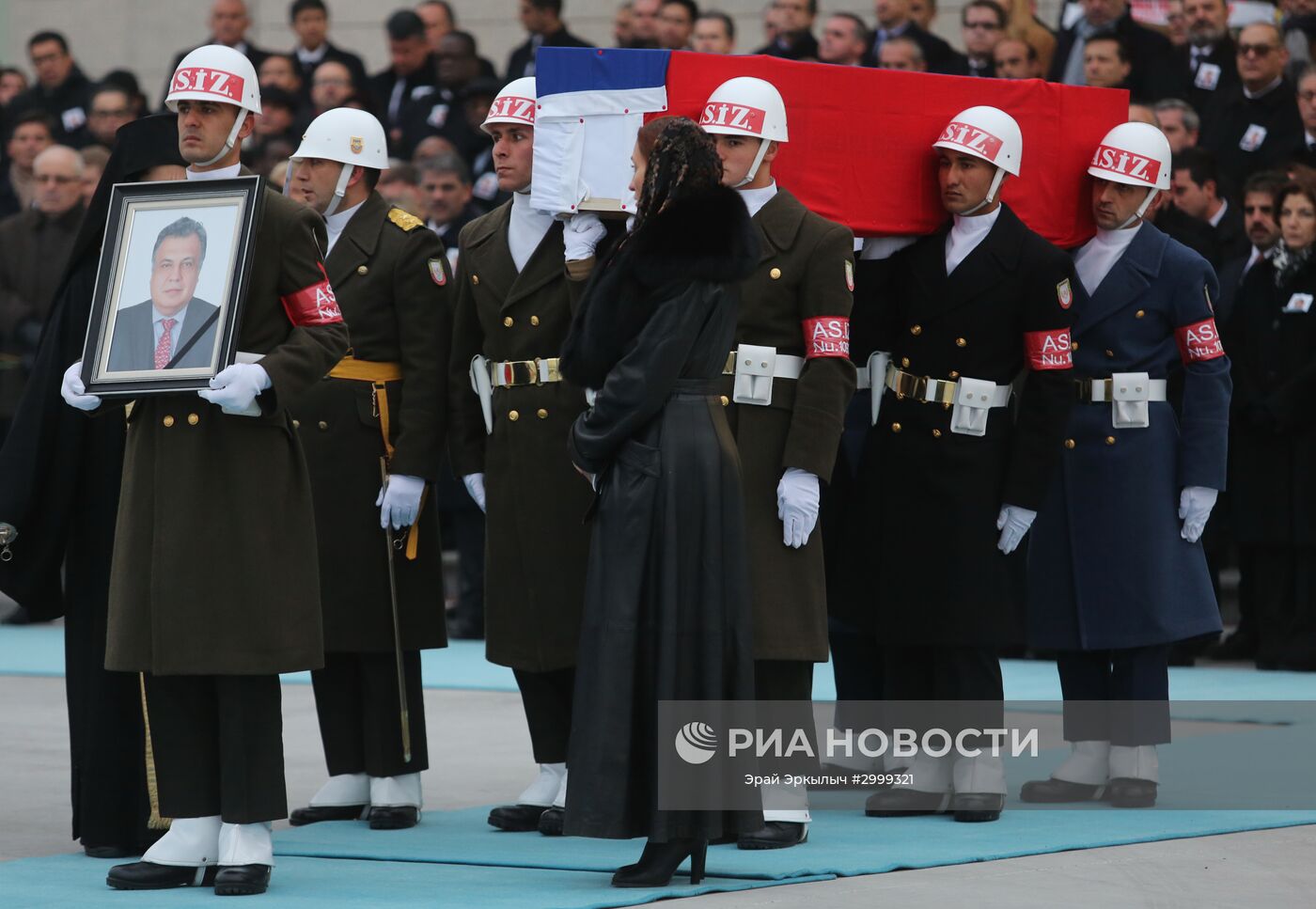 Церемония прощания с российским послом Андреем Карловым в аэропорту Анкары. Место: Турция, Анкара. Автор: Эрай Эркылыч/РИА Новости. Прощание с российским послом А. Карловым в аэропорту Анкары