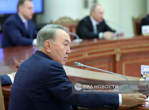Президент РФ В. Путин принимает участие в заседании ВЕЭС и сессии Совета коллективной безопасности ОДКБ в Санкт-Петербурге