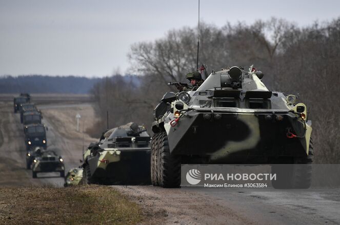 Марш совместных колонн в исходный район совместных российско-белорусских учений тактических групп ВДВ в Витебской области Белоруссии. Место: Белоруссия, Витебская область. Автор: Максим Блинов/РИА Новости. Международные тактические учения ВДВ в Витебске