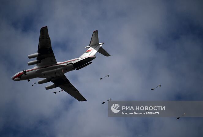 Военнослужащие Белоруссии и России во время высадки десанта во время активной фазы российско-белорусских учений тактических групп ВДВ. Место: Белоруссия, Витебск. Автор: Максим Блинов/РИА Новости. Международные тактические учения ВДВ в Витебске