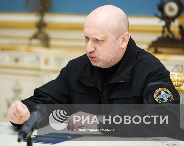Президент Украины П. Порошенко провел совещание с Ю. Луценко и А. Турчиновым