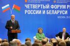 30 июня 2017. Президент РФ Владимир Путин и президент Белоруссии Александр Лукашенко (слева) принимают участие в работе IV Форума регионов России и Беларуси. В центре - председатель Совета Федерации РФ Валентина Матвиенко. Место: Россия, Москва. Автор: Виталий Белоусов. Президенты РФ и Белоруссии В. Путин и А. Лукашенко принимают участие в работе IV Форум регионов России и Беларуси