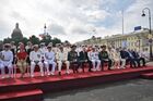30 июля 2017. Президент РФ, верховный главнокомандующий Владимир Путин наблюдает с Адмиралтейской набережной за Главным военно-морским парадом по случаю Дня Военно-морского флота РФ в Санкт-Петербурге. Место: Россия, Санкт-Петербург. Автор: Алексей Никольский/РИА Новости. Президент РФ В. Путин принимает участие в торжествах по случаю Дня ВМФ РФ