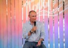 20 августа 2017. Президент РФ Владимир Путин общается с организаторами и участниками ежегодного Всероссийского молодежного образовательного форума "Таврида" на Бакальской косе. Место: Россия, Республика Крым. Автор: Алексей Дружинин/РИА Новости. Рабочая поездка президента РФ В. Путина в Крым