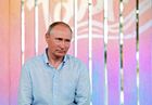 20 августа 2017. Президент РФ Владимир Путин общается с организаторами и участниками ежегодного Всероссийского молодежного образовательного форума "Таврида" на Бакальской косе. Место: Россия, Республика Крым. Автор: Алексей Дружинин/РИА Новости. Рабочая поездка президента РФ В. Путина в Крым