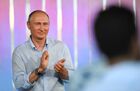 20 августа 2017. Президент РФ Владимир Путин общается с организаторами и участниками ежегодного Всероссийского молодежного образовательного форума "Таврида" на Бакальской косе. Место: Россия, Республика Крым. Автор: Александр Вильф/РИА Новости. Рабочая поездка президента РФ В. Путина в Крым