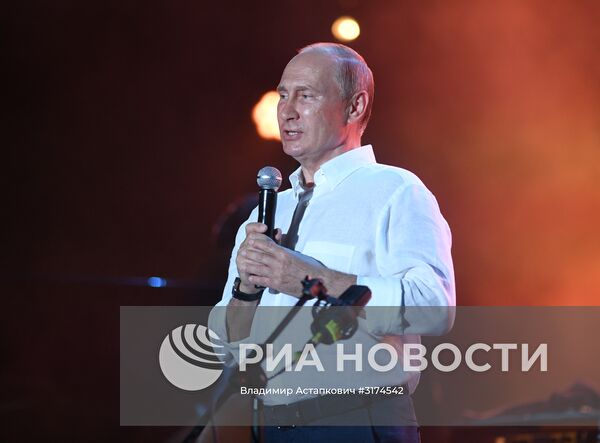 Рабочая поездка президента РФ В. Путина в Крым