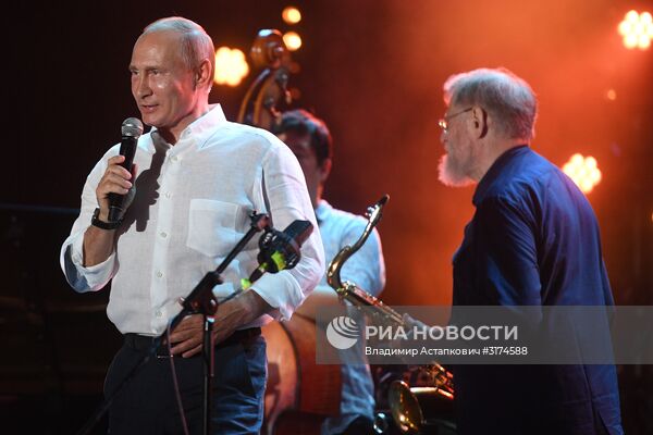 Рабочая поездка президента РФ В. Путина в Крым