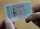 В России начали выдавать водительские удостоверения нового образца
