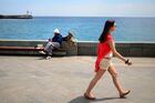 Отдыхающие на набережной в Ялте. Место: Россия, Крымский федеральный округ, Ялта. Автор: Константин Чалабов/РИА Новости. Города России. Ялта