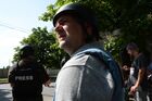 Журналисты недалеко от международного аэропорта Донецка, где произошло вооруженное столкновение. Место: Украина, Донецк. Автор: Наталья Селиверстова/РИА Новости. Ситуация в районе международного аэропорта Донецка