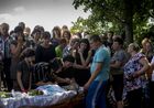 Н п луганское. Погибших в Брянке Луганской области. Убитые ополченцы возлецерквм. Убитые ополченцы на улицах Лисичанска июль 2014.
