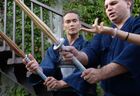 Голливудский актер Марк Дакаскос (слева) на съемочной площадке сериала режиссера Оксаны Сидоренко "Дело Батагами", который находится в производстве студии "Ортодокс" по заказу канала "Россия 2". Место: Россия, Москва. Автор: Кирилл Каллиников/РИА Новости. Съемки сериала "Дело Батагами"