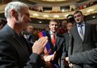 Избранный глава Донецкой народной республики Александр Захарченко (в центре) после церемонии инаугурации в Донецком драматическом театре. Слева - депутат Государственной Думы РФ Алексей Журавлев. Место: Украина, Донецк. Автор: Алексей Куденко/РИА Новости. Инаугурация главы ДНР А.Захарченко
