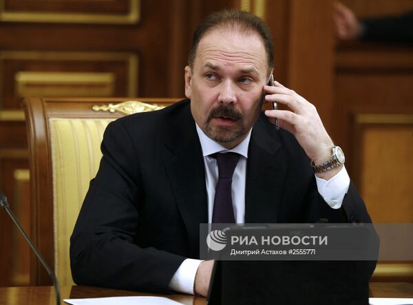 Премьер-министр РФ Д. Медведев провел заседание правительства РФ