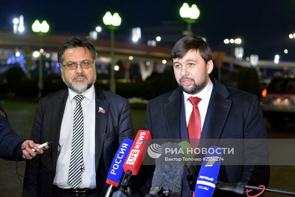Пресс-конференция представителей ДНР и ЛНР в аэропорту Минска
