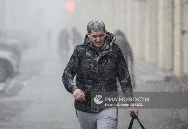 Снег в Москве