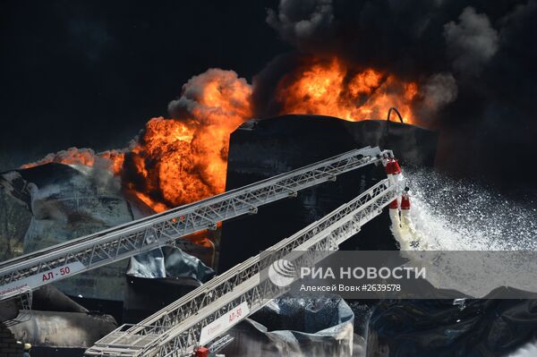 Пожар на нефтебазе в Киевской области