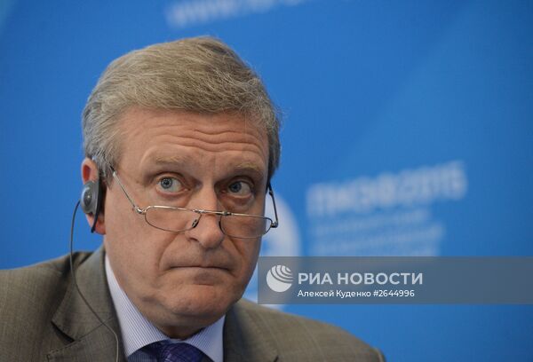 Панельная сессия "Как достичь эффективного управления земельными ресурсами?" в рамках ПМЭФ 2015