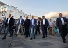 11 сентября 2015. Президент России Владимир Путин (в центре) и бывший премьер Италии Сильвио Берлускони (третий слева на первом плане) во время прогулки по ялтинской набережной в Крыму. Место: Россия, Крымский федеральный округ, Ялта. Автор: Алексей Дружинин/РИА Новости. Рабочая поездка президента РФ В.Путина в Крымский федеральный округ