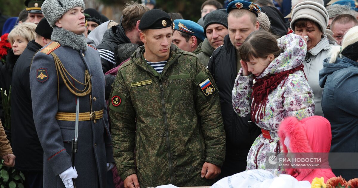 Похороны погибших в теракте в москве. Владивосток хоронят морских пехотинцев.