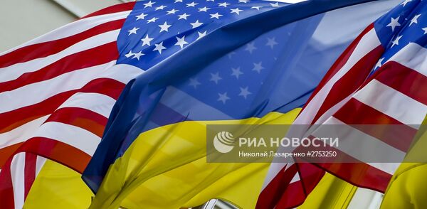 Флаги США и Украины