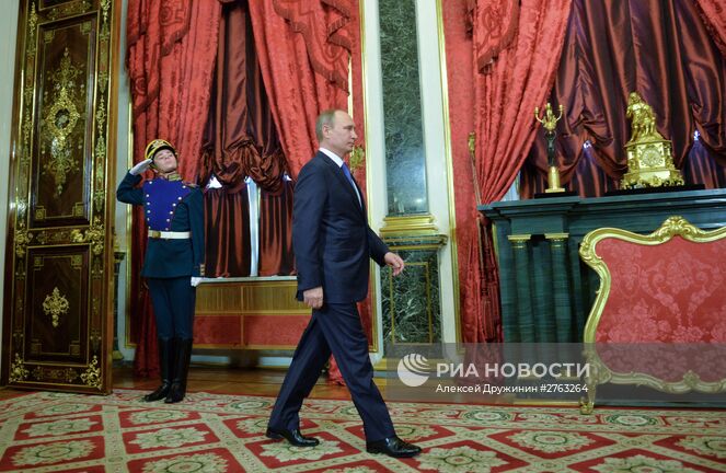 Президент РФ В. Путин принимает участие в саммитах ОДКБ и ВЕЭС в Москве