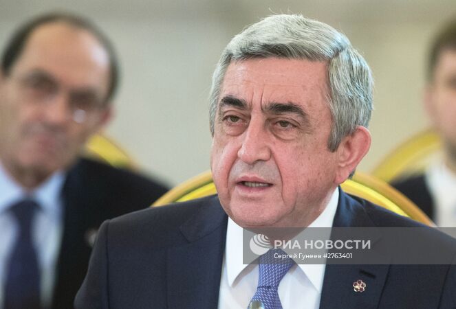 21 декабря 2015. Президент Армении Серж Саргсян принимает участие в заседании очередной сессии Совета коллективной безопасности Организации Договора о коллективной безопасности (ОДКБ) в широком составе в Кремле. Место: Россия, Москва. Автор: Сергей Гунеев/РИА Новости. Президент РФ В. Путин принимает участие в саммитах ОДКБ и ВЕЭС в Москве