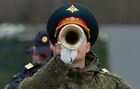 Музыканты военного оркестра войск Московского гарнизона Центрального военного округа во время тренировки к военному параду, посвященному 71-й годовщине Победы в Великой Отечественной войне, на подмосковном полигоне в Алабино. Место: Московская область. Автор: Владимир Астапкович/РИА Новости. В Подмосковье начались тренировки перед военным парадом 9 мая