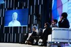 Журналист, основатель WikiLeaks Джулиан Ассанж (Австралия) выступает по видеосвязи на третьей сессии "Конец монополии: век открытой информации" в рамках форума "Новая эпоха журналистики: прощание с мейнстримом" в Международном мультимедийном пресс-центре МИА "Россия сегодня". Место: Россия, Москва. Автор: Максим Блинов/РИА Новости. Форум "Новая эпоха журналистики: прощание с мейнстримом". День второй
