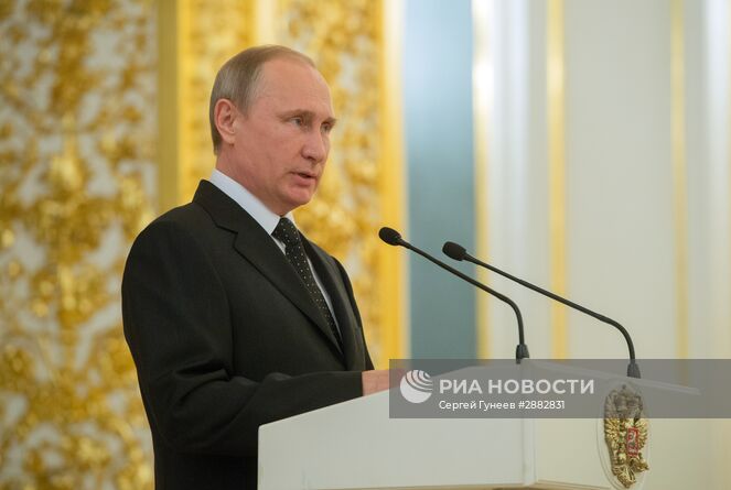 28 июня 2016. Президент РФ Владимир Путин во время встречи с выпускниками высших военных учебных заведений в Кремле. Место: Россия, Москва. Автор: Сергей Гунеев/РИА Новости. Президент РФ В. Путин встретился с выпускниками высших военных учебных заведений
