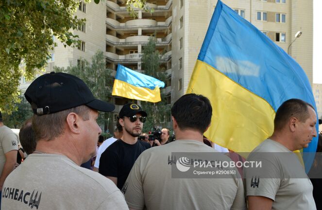 Акция возле Оболонского суда в Киеве