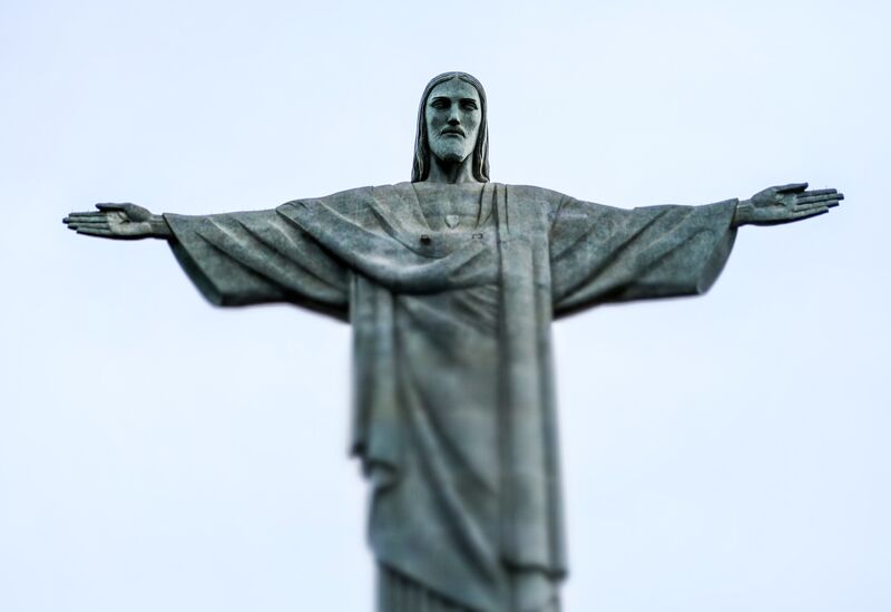 12 октября  - Состоялось открытие статуи Христа-Искупителя в Рио-де-Жанейро