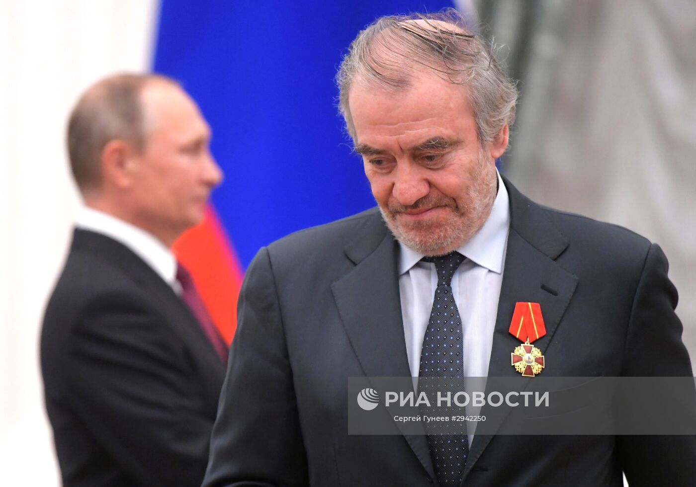 22 сентября 2016. Президент РФ Владимир Путин (слева) и художественный руководитель-директор, главный дирижер Мариинского театра Валерий Гергиев на церемонии вручения государственных наград за выдающиеся достижения в Екатерининском зале Кремля. Место: Россия, Москва. Автор: Сергей Гунеев/РИА Новости. Церемония вручения государственных наград в Кремле