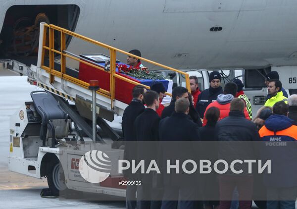 Прощание с российским послом А. Карловым в аэропорту Анкары