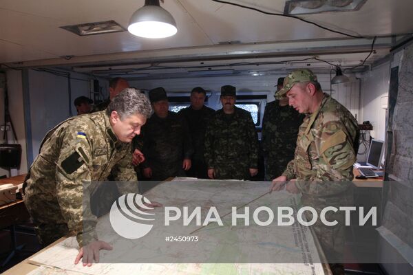 Президент Украины П.Порошенко посетил штаб Нацгвардии в Донецкой области