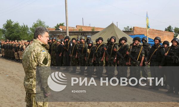 Президент Украины П.Порошенко посетил штаб Нацгвардии в Донецкой области