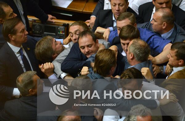 Верховная Рада утвердила указ президента Украины "О частичной мобилизации"