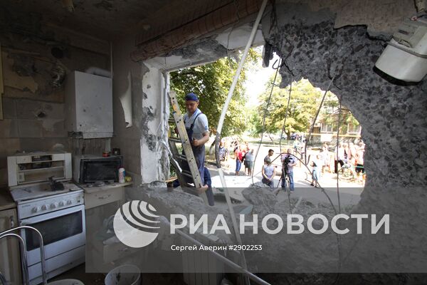 Последствия обстрела Ясиноватой в Донбассе