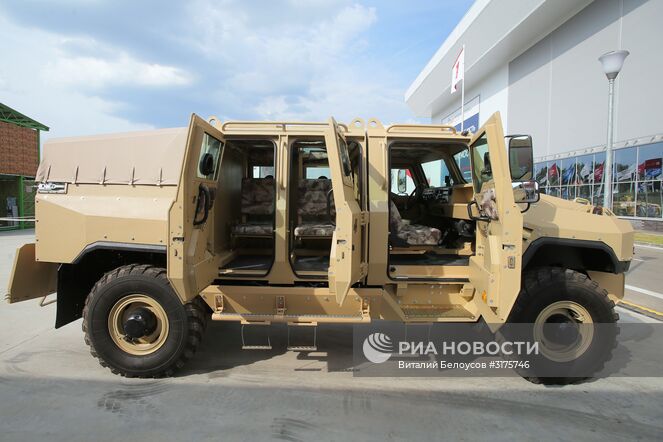 Бронированный автомобиль "Буран" на международном военно-техническом форуме "Армия-2017" в Московской области. Место: Россия, Московская область. Автор: Виталий Белоусов/РИА Новости. Открытие международного военно-технического форума "Армия-2017"