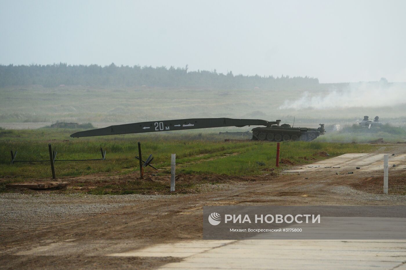 Мостовой танк во время показа современных и перспективных образцов вооружения, военной и специальной техники в рамках международного военно-технического форума "Армия-2017". Место: Россия, Московская область. Автор: Михаил Воскресенский/РИА Новости. Открытие международного военно-технического форума "Армия-2017"
